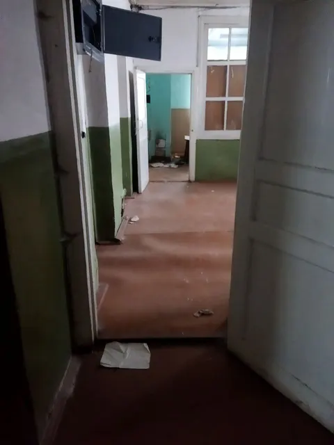 Земельный участок, местоположение установлено относительно ориентира, расположенного в границах участка. Почтовый адрес ориентира: обл. Архангельская, р-н Верхнетоемский, с/с Верхнетоемский, с. Верхняя Тойма, ул. Аэродромная, дом 8, площадь 450,0 кв.м, кадастровый номер 29:02:030801:13,                  с расположенным на нем объектом недвижимого имущества: административное здание, расположенное по адресу: Российская Федерация, Архангельская область, Верхнетоемский муниципальный округ, с. Верхня