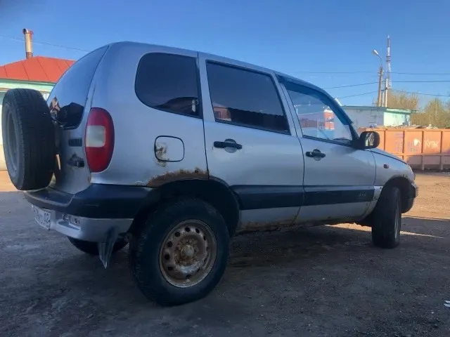 Автомобиль Шевроле Нива