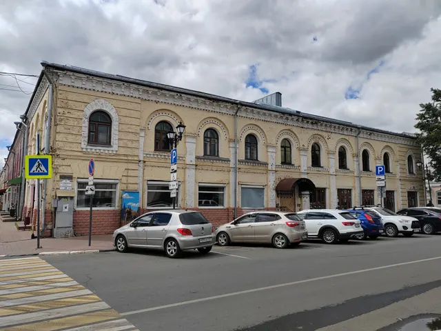 Изъятые на основании решения суда нежилые помещения в объекте культурного наследия местного (муниципального) значения «Новообщественный ряд толкучего рынка», 1873 г., 1928 г., по адресу: г. Ярославль, ул. Андропова, д.21 с земельным участком с кадастровым номером 76:23:030710:2 (общая долевая собственность,456/547)
