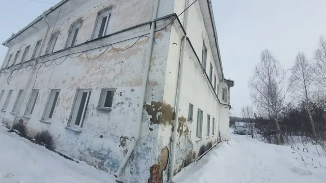 - нежилое здание общей площадью 809,9 кв. м, кадастровый номер 42:31:0103026:49, расположенное по адресу: Кемеровская область – Кузбасс, г. Осинники, ул. Больничный Городок, зд. 44/2, к. 4. - земельный участок общей площадью 3952 кв. м, кадастровый номер 42:31:0103026:212, расположенный по адресу: Кемеровская область – Кузбасс, г. Осинники, ул. Больничный Городок, д. 44/2.