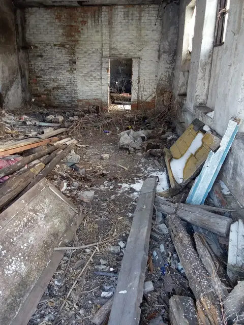 Здание котельной, площадью 100,8 кв.м., кадастровый номер 55:24:030301:114, 1977 года ввода в эксплуатацию, адрес: Омская область, Саргатский район, д. Тамбовка, ул. Центральная, д. 6.