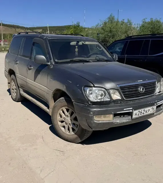 LEXUS LX470, 2000 г.в., г/н Н262КР14, цвет СЕРЫЙ/ТЕМНО-СЕРЫЙ, VIN JT6HT00W1Y0117569. Собственник ГУП ЖКХ РС(Я).