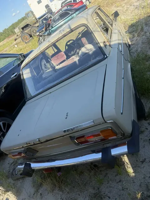 Автомобиль марки ВАЗ 21063, г.р.з. В539ХО89, 1988 г.в.  (ключи и документы отсутствуют, техническое состояние не проверялось, пробег не известен). Имущество продается в том виде, в каком оно есть, в случае продажи возврату/обмену не подлежит. За скрытые дефекты имущества Продавец ответственности не несет.