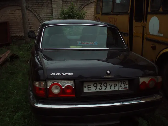 Автомобиль легковой марки ГАЗ - 31105 (Волга), 2008 года выпуска, цвет кузова черно-синий, категория В;