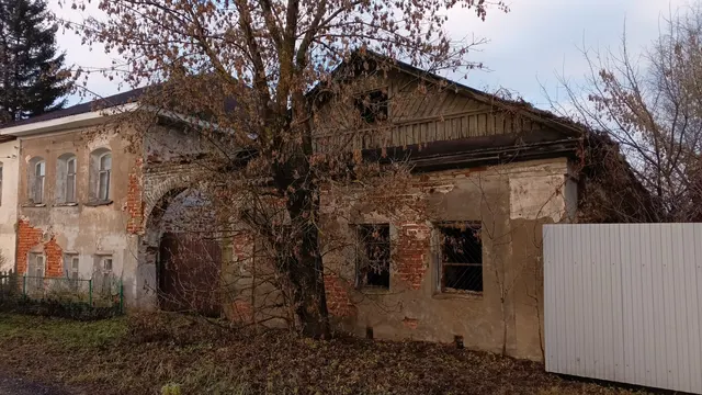 Изъятый на основании решения суда 
выявленный объект культурного наследия «Дом жилой», конец XVIII в. - начало XIX в., жилого дома, площадью 47,3 кв. м с кадастровым номером 76:13:040202:809, расположенный по адресу: Ярославская область, р-н Ростовский, р.п. Поречье-Рыбное, ул. Кирова, д.23
