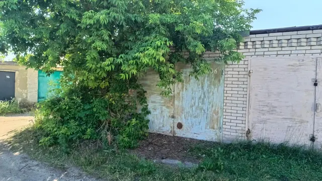 Гараж с земельным участком