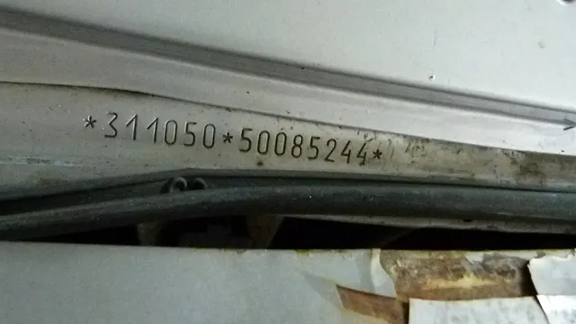 Транспортное средство: ГАЗ-31105;  тип ТС: легковой, идентификационный номер: Х9631105051300756; паспорт транспортного средства: 52 МА 231981 от 23.08.2005; шасси (рама) №: отсутствует; кузов №: 31105050085244; цвет кузова: ласвегас;  регистрационный знак: М 155 МЕ 55
