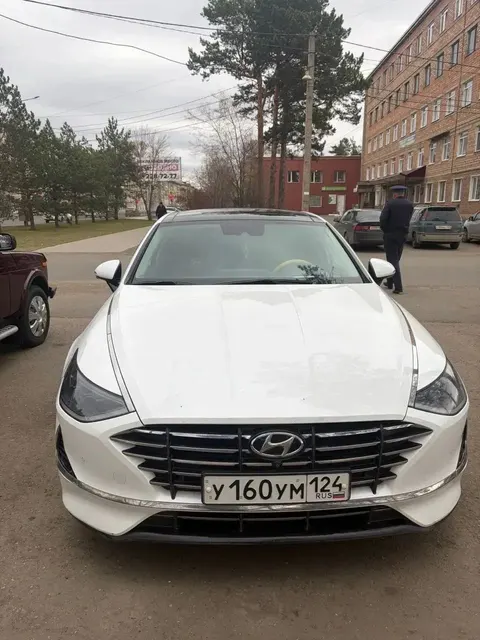 Легковой автомобиль седан HYUNDAI SONATA, 2019 г.в., г/н У160УM124, VIN KMHL241EBLA037175, номер кузова KMHL241EBLA037175, номер двигателя G4NMKA388071, цвет белый. Начальная цена продажи 2 656 250 руб. Задаток 398450 руб.