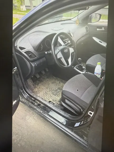 Легковой автомобиль HYUNDAI SOLARIS, 2011 г.в., г/н М609НЕ761, VIN Z94CT41CABR064210, черного цвета, ТС после ДТП, повреждены передний бампер, задний бампер, заднее левое крыло полностью помятое, на багажнике есть вмятины, на правом крыле есть потертости, низ задней левой двери выгнут в обратную сторону, в залоге, должник Кириченко Р.И., (Поручение ТУ Росимущества в РО от 29.07.2026 № 61-1158-У). Адрес (местоположение): Ростовская область, г. Гуково, ул. Параллельная, д. 29.