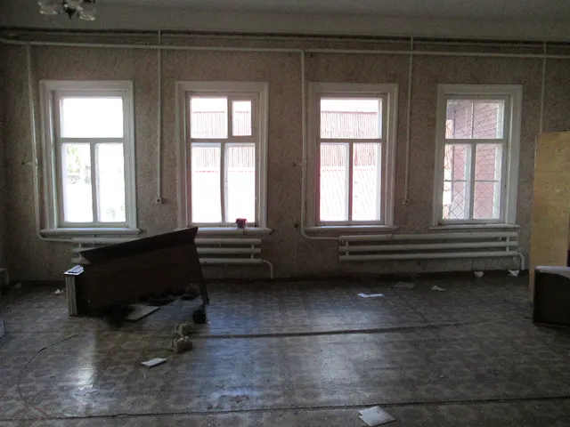 Административное здание, нежилое, 2-этажное, общая площадь 393,7 кв.м, кадастровый номер  44:25:030305:94, адрес объекта: Костромская область,  г.о. город Буй , г. Буй, ул. 1 Мая, д. 35 с одновременным отчуждением земельного участка, категория земель: земли населенных пунктов; разрешенное использование: для размещения административного здания, площадь 2767 кв.м, кадастровый номер 44:25:030305:7, адрес: Костромская область,  г.о. город Буй, г. Буй, ул. 1 Мая, з/у 35