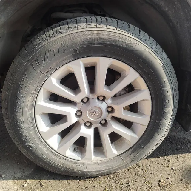 Лот № 4. Автомобиль Toyota Land Cruiser 150 Prado, 2015 года выпуска, государственный номер К001ЕТ60, идентификационный номер (VIN) JTEBH3FJ00K166232. Местонахождение: Псковская обл., г. Псков, ул. Труда, д. 79. Основание для реализации на торгах - постановление судебного пристава-исполнителя о передаче на реализацию на торги. Должник (собственник) – Матвеев В.А.