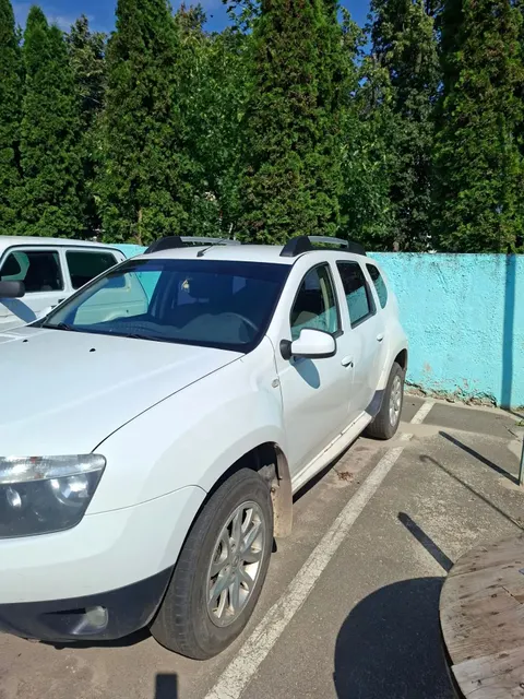Легковой автомобиль  RENAULT DUSTER