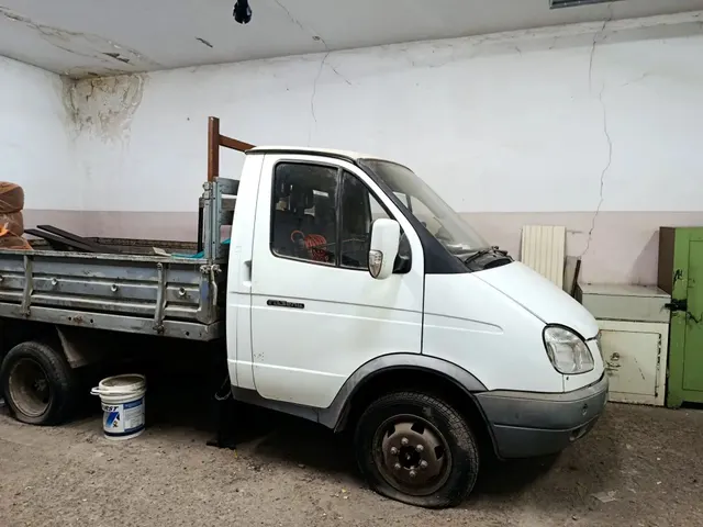 Автомобиль грузовой бортовой ГАЗ 33021, год выпуска – 1997, цвет – белый, гос. номер В 338 ОМ 02, VIN XTM330210V1669728