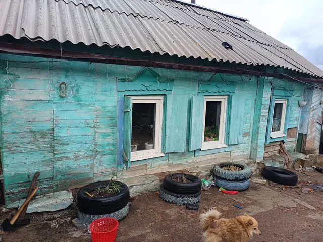 Жилой дом, назначение: жилой дом, 1 этаж (в т.ч. подземных 0), площадь 61,8 кв.м., к/н 75:27:140252:26, по адресу: Забайкальский край, р-н. Тунгокоченский, пгт. Вершино-Дарасунский, ул. Пролетарская, д. 33. Земельный участок, на котором расположен жилой дом по сведениям, предоставленным от Администрации Тунгокоченского муниципального округа правовые отношения на земельный участок не оформлены.
