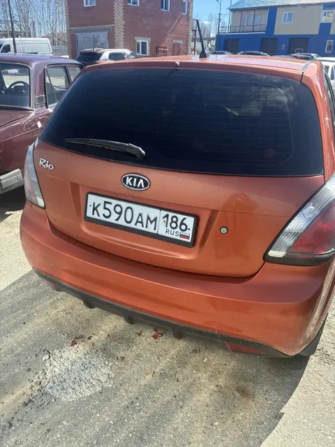 Транспортное средство марки "KIA DE (JB/RIO)", г/з К590АМ186, VIN-XWEDH511AB0006008, 2010 г.в., оранжевого цвета.ТС обременено ЗАЛОГОМ. По общему правилу при переходе права собственности залог сохраняется в соответствии со ст. 353 ГК РФ; приобретатель имущества приобретает права и несет обязанности залогодателя. Риски, связанные с сохранением залога и возможностью обращения взыскания на предмет залога, несет приобретатель. ТС имеет ограничения ФССП на рег. дей-я (ключи и документы отсутствуют)
