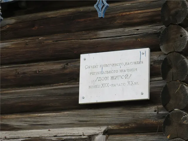 нежилое здание, назначение: нежилое здание; назначение: нежилое; наименование: нежилое здание; количество этажей: 2, в том числе подземных 0, площадь 313 кв.м., кадастровый номер: 72:24:0601020:103, местоположение: Тюменская область, г. Тобольск, ул. Кирова, 23 (в составе объекта учитывается движимое имущество - забор). Объект культурного наследия, находящийся в неудовлетворительном состоянии.