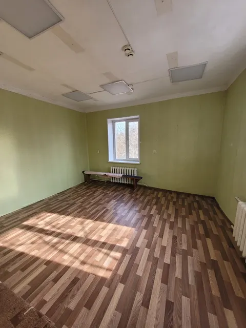 Право на заключение договора аренды нежилого помещения (номер на поэтажном плане: 21) с кадастровым номером 55:36:090301:14705 общей площадью 20,5 кв. м, расположенного на 2 этаже здания по адресу: г. Омск, ул. Братская, д.13.