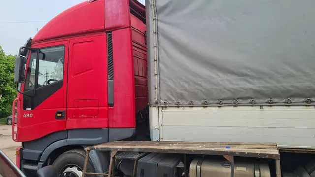 Лот № 9 (вторичные). Транспортное средство Iveco Stralis, 2007 года выпуска, государственный номер Т962КР60, идентификационный номер (VIN) WJMM1VSK004337707, следы коррозии, пробег не установлен, ключ не изымался. Местонахождение: Псковская обл., г. Псков, ул. Шоссейная, д. 3. Основание для реализации на торгах - постановление судебного пристава-исполнителя о передаче на реализацию на торгах. Должник (собственник) – ООО «Виктория-В»