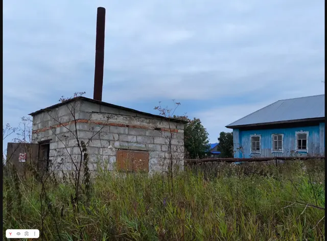 Нежилое здание и земельный участок по адресу: д. Мошева, ул. Центральная, д. 2