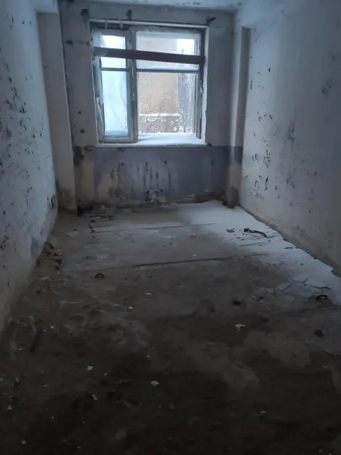 Здание казармы, назначение: нежилое, площадью 3 764,2 кв. м, этажность 4, в т. ч. подземных 0, кадастровый номер 11:12:0201001:2347, местоположение: Республика Коми, г. Печора, п. Березовка с земельным участком