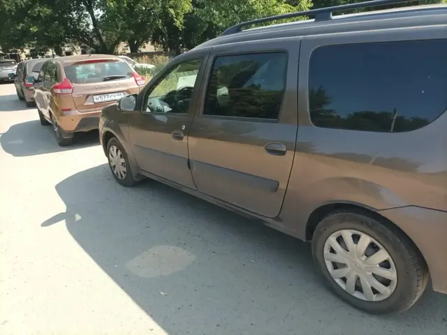 Легковой автомобиль универсал Lada, модель KS045L Lada Largus, 2021 года выпуска, цвет - коричневый, государственный номер О266ТВ46, идентификационный номер (VIN) XTAKS045LN1416230, номер кузова (прицепа) XTAKS045LN1416230, номер двигателя 211294702653 (имущество обременено: арест, запрет на совершение регистрационных действий). Должник – ООО «Электростроймонтаж».