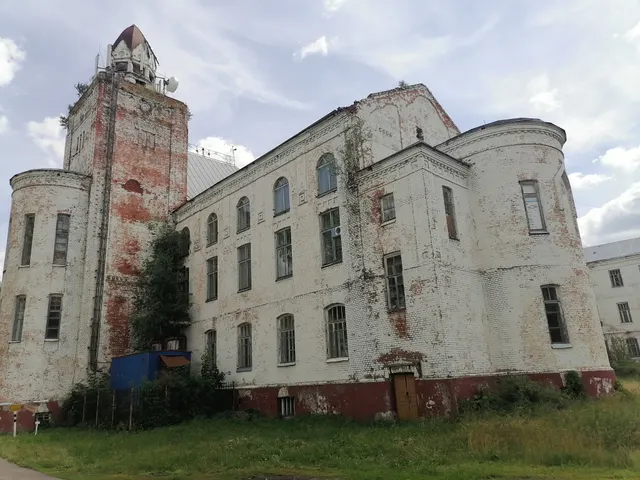 Здание учебного корпуса. Площадь: 5627 кв.м. Кадастровый номер: 68:16:1210005:18 Ограничение прав и обременение объекта недвижимости - объект культурного наследия.