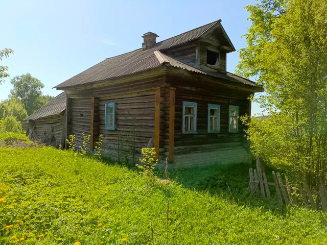 Нежилое здание вместе с земельным участком, расположенное по адресу: Ярославская обл., Угличский округ, д. Варгуново, д. 43