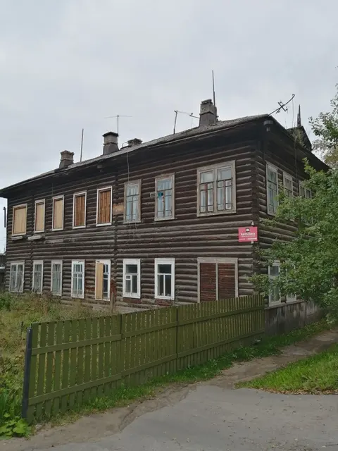 Нежилое здание 35:10:0000000:853 и земельный участок 35:10:0103022:36, находящиеся по адресу: Вологодская область, г. Великий Устюг, ул. Красная, д. 48
