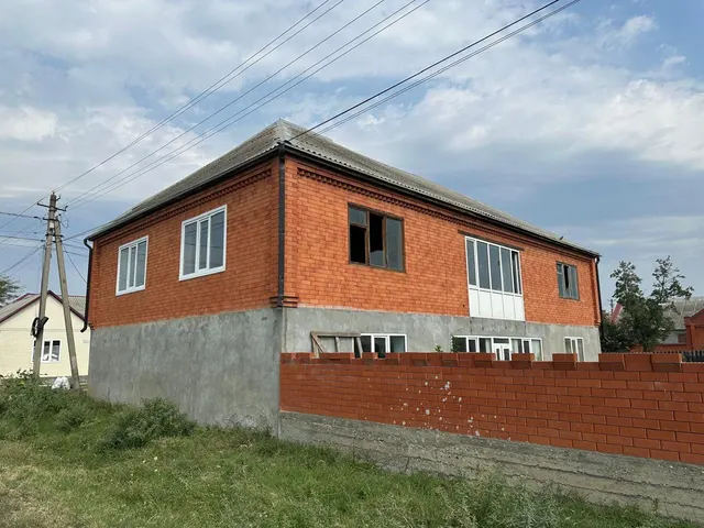 Жилой дом, площадью 306,8 кв.м, кадастровый номер 20:04:0401007:1238; Земельный участок (для индивидуального жилищного строительства), площадью 1600 кв.м, кадастровый номер 20:04:0401007:1186