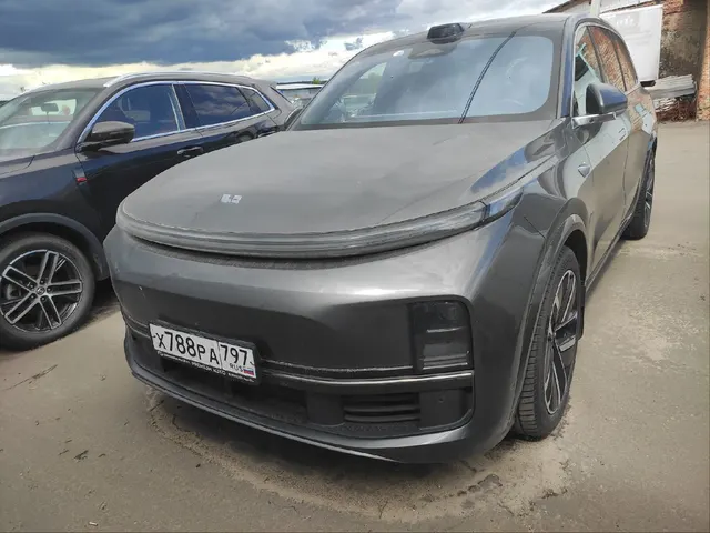 Легковой автомобиль LIXIANG L9, 2023 года выпуска, идентификационный номер (VIN): HLX33B128P0130645, № кузова (прицепа): HLX33B128P0130645, шасси (рамы): отсутствует, мощность двигателя: 197 л.с., 144,9 кВт, объем двигателя: 1496 куб.см, цвет: серый, гос. номер Х788РА797