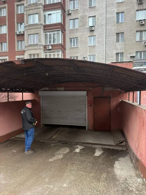 Машино место № 2 площадью  16,1 кв.м на 0 этаже (кадастровый номер 93:27:0010216:1145), расположенное по адресу: Российская Федерация, Донецкая Народная Республика, городской округ Донецк, город Донецк, улица 50-летия СССР, дом 100, находящееся  в собственности Донецкой Народной Республики