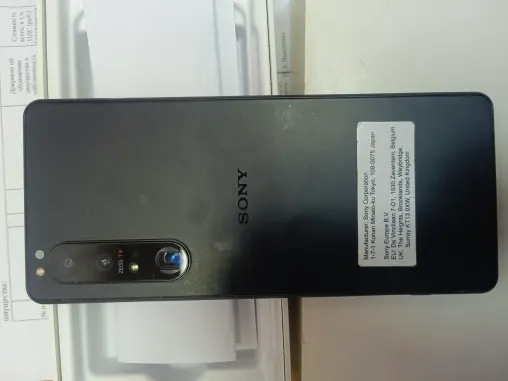 Сотовый телефон марки Sony Xperia 1 III в корпусе черного цвета