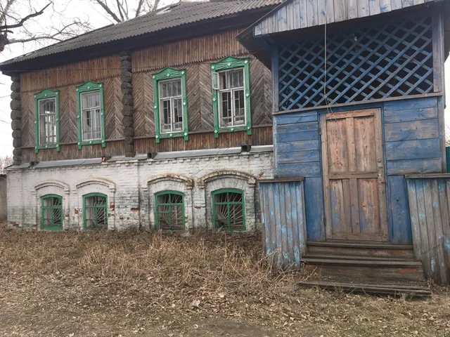 Здание, кадастровый № 45:18:020113:748, общей площадью – 231,2 кв.м, 1930 года постройки, количество этажей - два, в том числе подземный; - Земельный участок, кадастровый 45:18:020113:754, общей площадью – 767,0 кв.м, категория земель: Для иных видов использования, характерных для населенных пунктов