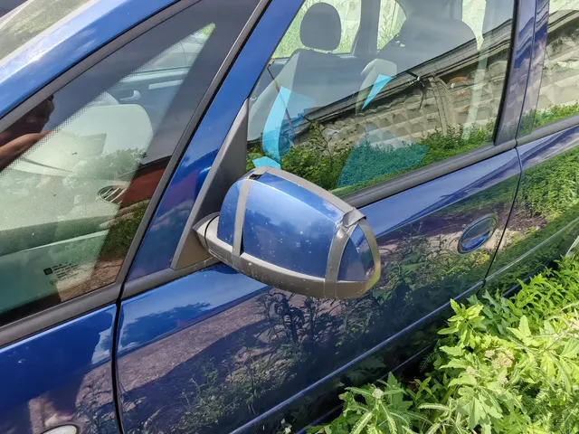 Автомобиль марки Opel Meriva VIN WOLOXCE7564038378, регистрационный знак Р.Сербия LO143-MU 2005 года, цвет синий.