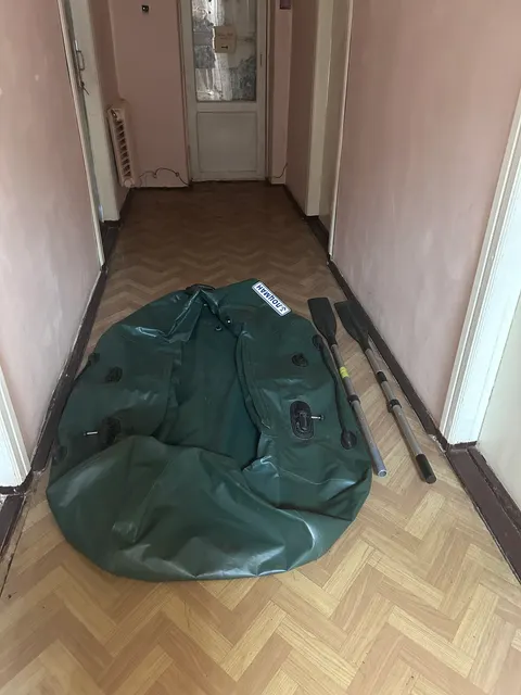 Единый лот 1. Лодка ПВХ "Три акулы" LTA 280 зеленого цвета с двумя алюминиевыми веслами; 2. Резиновая лодка ПВХ "Лоцман" зеленого цвета весло - 2 шт. Полное описание в извещении от 15.10.2026 г