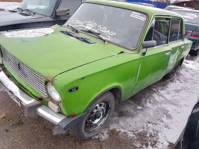 Автомобиль ВАЗ 21011, г/н В851НМ24, 1976 г.в., кузов № 21011-2040630, двигатель № 2266062, цвет зеленый. Рабочее состояние, и комплектность автомобиля не проверялось. Находится в г. Канск, данное имущество обращено в доход государства (Документы, ключи отсутствуют) (235/26)