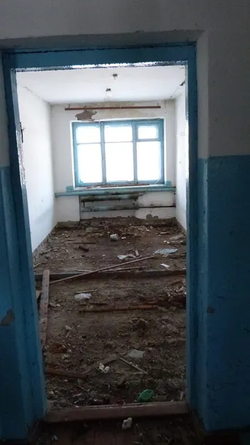 Здание интерната школы с земельным участком под зданием, кадастровый номер земельного участка 55:15:030101:583, расположенные по адресу: Омская область, Называевский район, с. Жирновка, ул. Бондаренко, д. 46
