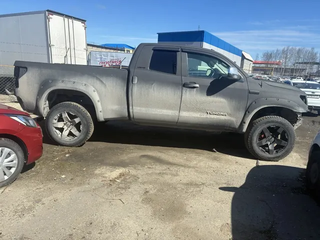 Автомобиль марки "TOYOTA TUNDRA" VIN 5TFBY5F1XAX095822, черного цвета, 2009 г.в., г/з Е808ТО186. ТС обременено ЗАЛОГОМ, который остается на имуществе, согласно ГК РФ (покупатель оплачивает залог самостоятельно). ТС имеет ограничения ФССП на регистрационные действия (ключи и документы отсутствуют, техническое состояние не проверялось, пробег не известен). Имущество продается в том виде, в каком оно есть, в случае продажи возврату/обмену не подлежит.