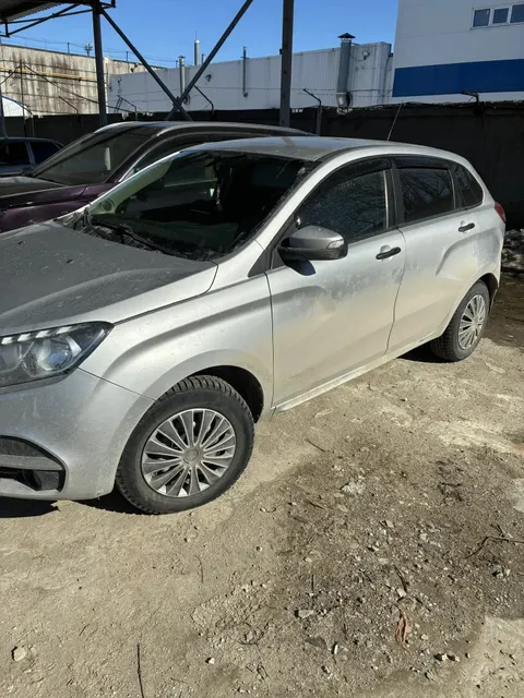 Автомобиль марки "Лада GAB110 LADA XRAY", г/р/з К099ТМ186, VIN XTAGAB110J1054794, цвет серебристый, г/в 2017ТС обременено ЗАЛОГОМ. По общему правилу при переходе права собственности залог сохраняется в соответствии со ст. 353 ГК РФ; приобретатель имущества приобретает права и несет обязанности залогодателя. Риски, связанные с сохранением залога и возможностью обращения взыскания на предмет залога, несет приобретатель. ТС имеет ограничения ФССП на регистрационные действия (ключи и документы отсу
