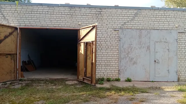 земельный участок площадью 655,0 кв.м. с КН 48:02:1041526:274 (РНФИ П11680007271), с расположенными на нем объектами недвижимости: здание дизельной со складским помещением и кладовой с КН 48:02:1041526:31 (РНФИ П12490004520), гараж с КН 48:02:1041526:27 (РНФИ П12490004521), расположенных по адресу: Липецкая область, муниципальный район Грязинский, городское поселение город Грязи, город Грязи, улица Красная Площадь