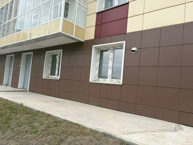 Нежилое помещение, площадью 120,8 кв.м, кадастровый №24:50:0500333:2436, расположенное по адресу: Красноярский край, г. Красноярск, ул. Шевченко, дом 1 «А», помещение 290. Начальная цена продажи 9 022 211,10 руб., в т.ч. НДС 1626956,10 руб. Задаток 1353350 руб.