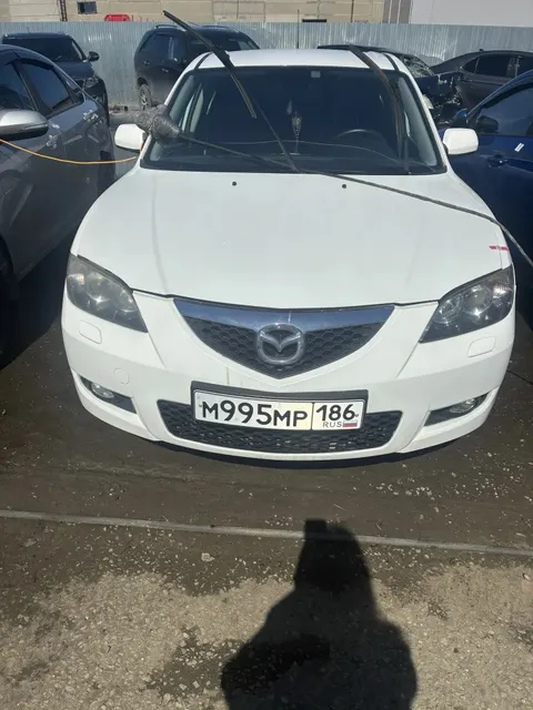 Автомобиль марки "MAZDA 3", г/н М995МР186, 2008 Г/В, белого цвета, VIN-JMZBK12F501776246 ТС обременено ЗАЛОГОМ. По общему правилу при переходе права собственности залог сохраняется в соответствии со ст. 353 ГК РФ; приобретатель имущества приобретает права и несет обязанности залогодателя. Риски, связанные с сохранением залога и возможностью обращения взыскания на предмет залога, несет приобретатель. ТС имеет ограничения ФССП на регистрационные действия (ключи и документы отсутствуют)