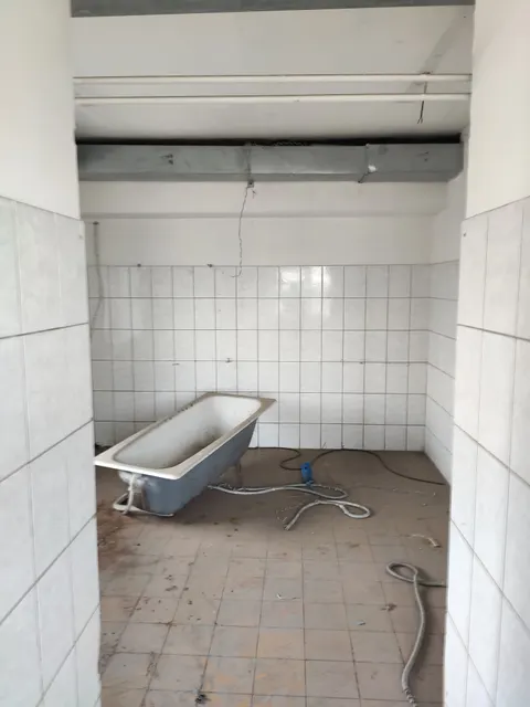 Земельный участок общей площадью 600 кв.м, с кадастровым номером 42:24:0101033:1839, с расположенным на нем объектом недвижимого имущества – нежилое здание общей площадью 545,1 кв.м., с кадастровым номером 42:24:0101033:1133, по адресу: Кемеровская область, г. Кемерово, пр. Кузнецкий, 127/7.