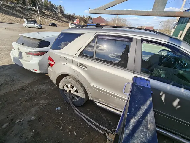 Автотранспортное средство Mercedes-Benz ML350, 2005 года выпуска, идентификационный номер (VIN) 4JGBB86E26A021368.
