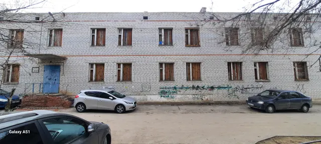Нежилое основное строение (административное) общей площадью 864,9 кв.м (кадастровый номер 34:03:180001:1221) с земельным участком площадью 708 кв.м (кадастровый номер 34:03:180001:642). Волгоград, Советский район, тер. Рабочий поселок Горьковский, ул. им. Голубятникова, зд. 12а.