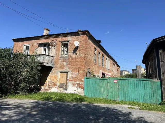 Нежилое здание площадью 503 кв.м, местоположение: Тюменская обл., г. Тюмень, ул. Самарская, д. 15, с земельным участком площадью 517 +/- 8 кв.м., местоположение: обл. Тюменская,                     г. Тюмень, ул. Самарская, дом 15