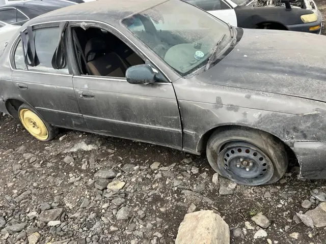 Автомобиль марки Toyota Corolla,  г/н отсутствует , 1992 г.в.,  № кузова АЕ1003101672, цвет темно-синий