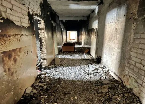 Нежилое здание площадью 1 382,8 кв. м (кадастровый номер 34:34:080123:2587) с земельным участком площадью 4 948,0 кв. м (кадастровый номер 34:34:080123:7). Волгоград, Красноармейский район, ул. Саушинская, влд 28.
