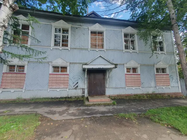 продажа нежилого муниципального двухэтажного деревянного здания и земельного участка