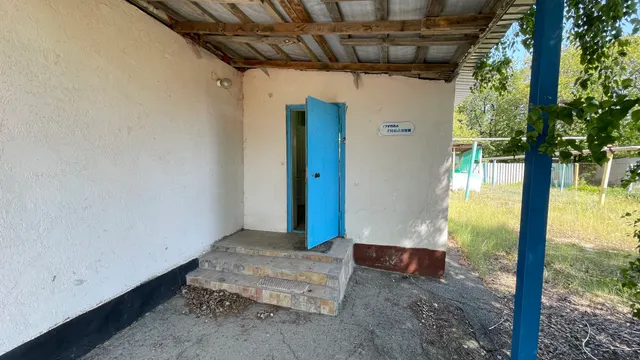 Объект муниципального нежилого фонда - одноэтажное нежилое здание площадью 261,3 кв. м (Саратовская область, р-н Саратовский, р.п. Красный Октябрь, ул. 2-я Садовая, д. № 80а) вместе с земельным участком площадью 1293 кв. м (Саратовская область, р-н Саратовский, р.п. Красный Октябрь, ул. 2-я Садовая, д. № 80А)